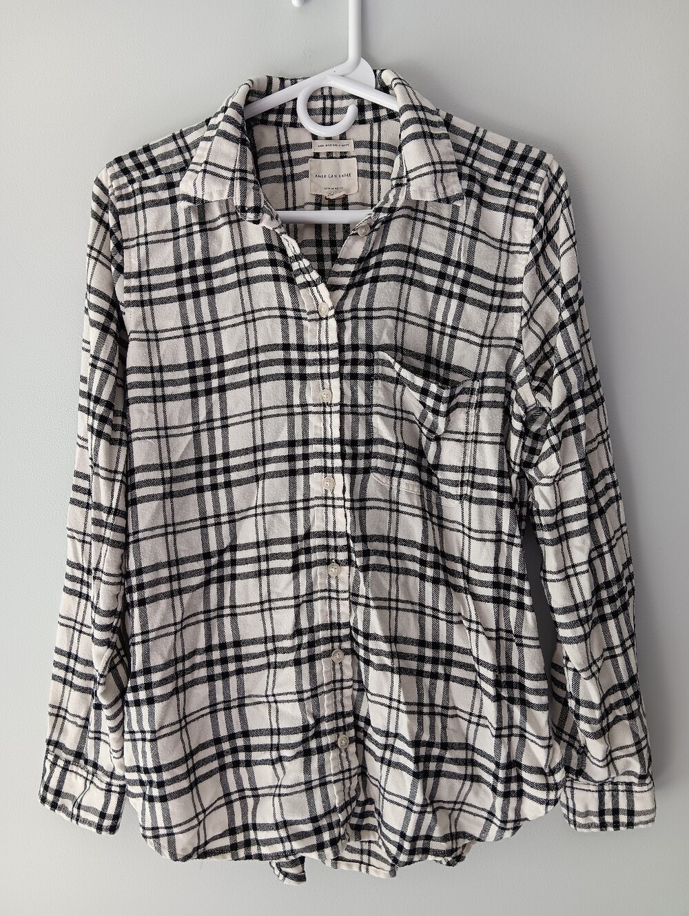 American Eagle Ahh-mazingly Soft Boyfriend Fit Button Up Plaid Shirt White Black